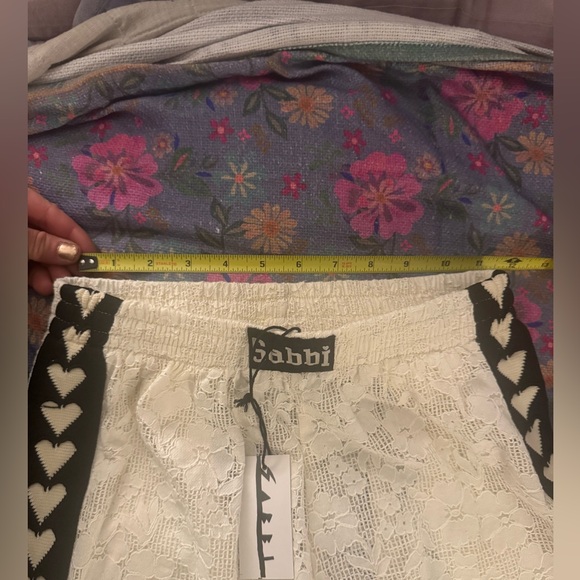 NWT Sabbi Raving Heart Lace Cream Pants - Picture 11 of 12
